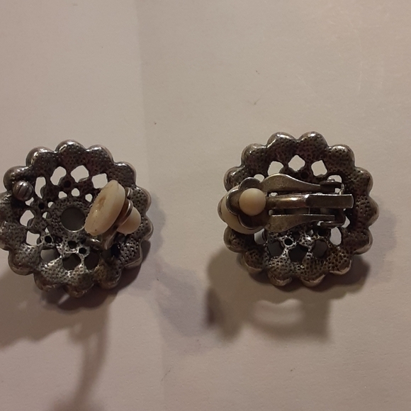 Clip-on Earrings with Rhinestones - Picture 3 of 5